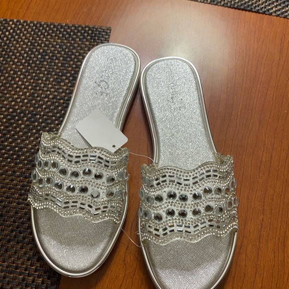 Elegant White Sandals - Picture 5 of 7